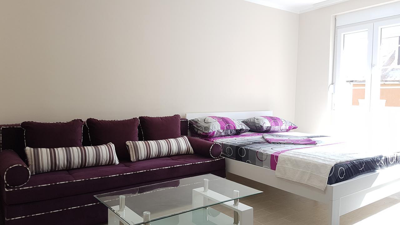 Adagio Apartment Τσέτινιε Εξωτερικό φωτογραφία